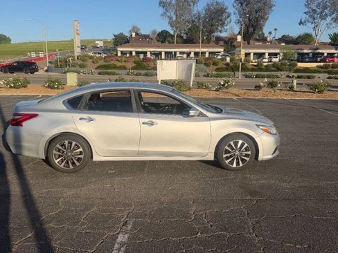 Used 2017 Nissan Altima 2.5 SL FWD image 4