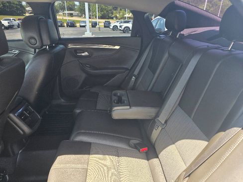 Used 2014 Chevrolet Impala LT w/ Convenience Package FWD image 14