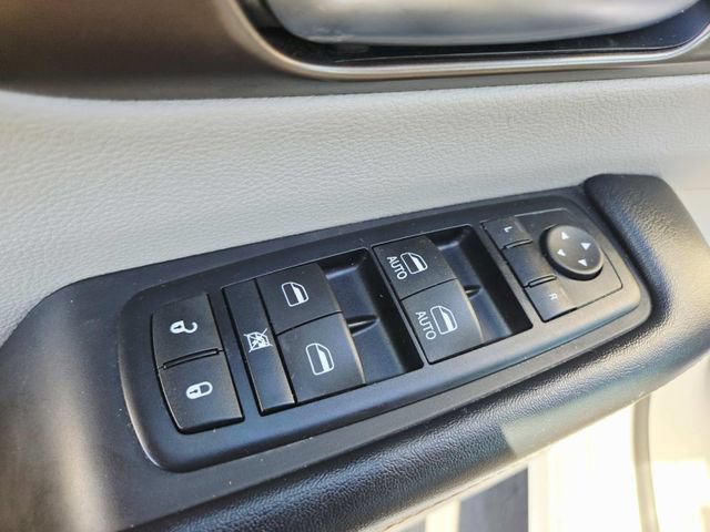 Used 2017 Chrysler Pacifica Touring-L w/ 13 Speaker Alpine Sound Group FWD image 36