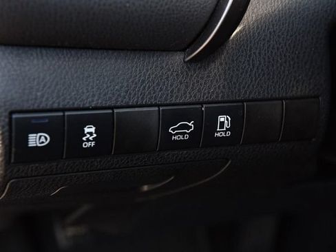 Used 2021 Toyota Camry SE FWD image 9