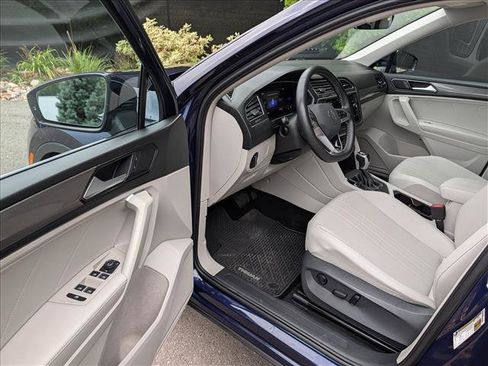 Certified 2023 Volkswagen Tiguan SE w/ Panoramic Sunroof Package FWD image 27