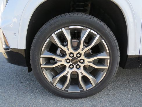 New 2026 GMC Acadia Denali Ultimate w/ LPO, Floor Liner Package image 13