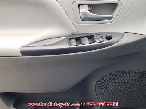 Certified 2017 Toyota Sienna LE image 16