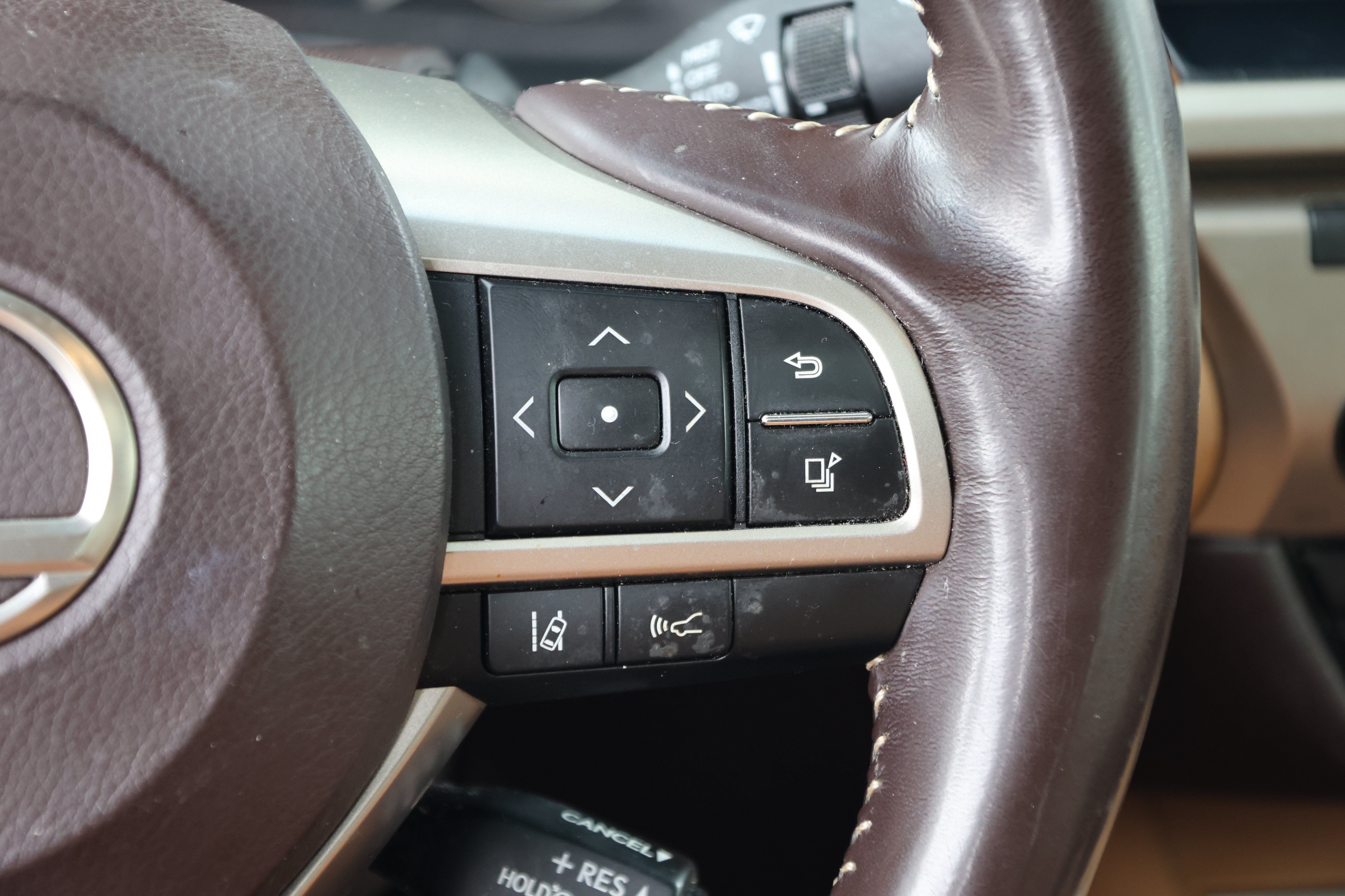 Used 2016 Lexus ES 300h w/ Luxury Package w/Wood Trim FWD image 22