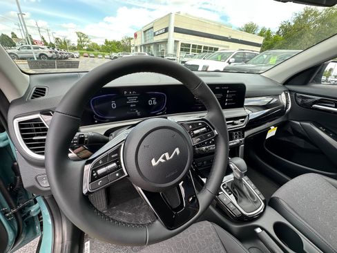 New 2026 Kia Seltos S AWD/4WD image 24