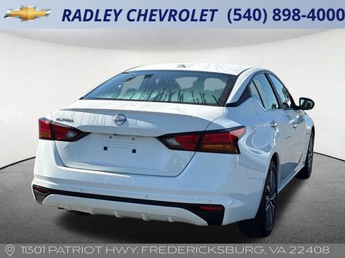 Used 2025 Nissan Altima 2.5 SV FWD image 19