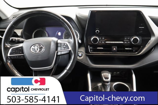 Used 2023 Toyota Highlander LE AWD/4WD image 15