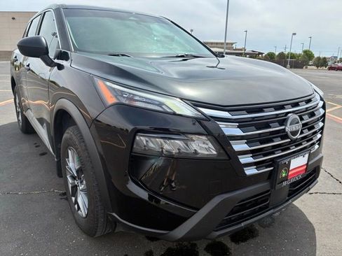 Certified 2025 Nissan Rogue S FWD image 8