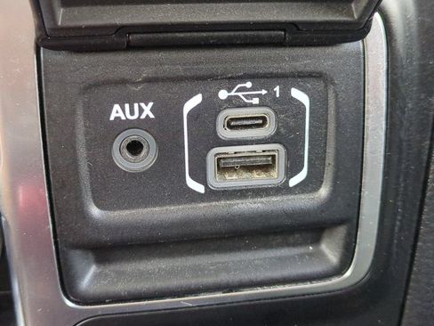Used 2025 Jeep Wrangler Unlimited Sahara AWD/4WD image 23
