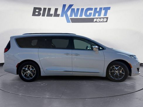 Used 2019 Chrysler Pacifica Limited FWD image 6