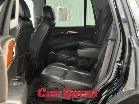 Used 2017 Cadillac Escalade Luxury RWD image 12