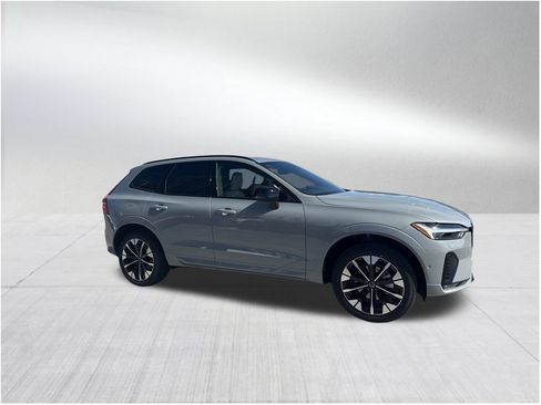 New 2026 Volvo XC60 B5 Plus w/ Protection Package Premier image 3