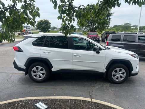 Used 2020 Toyota RAV4 XLE w/ Convenience Package AWD/4WD image 2