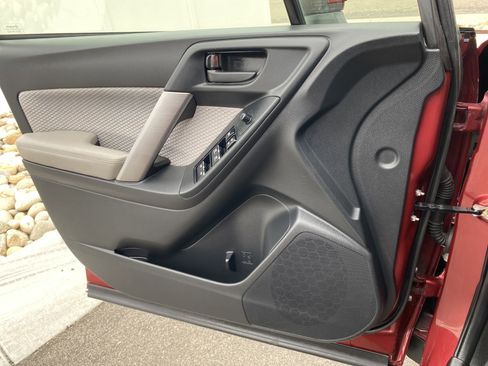 Used 2017 Subaru Forester 2.5i Premium w/ All-Weather Package image 17