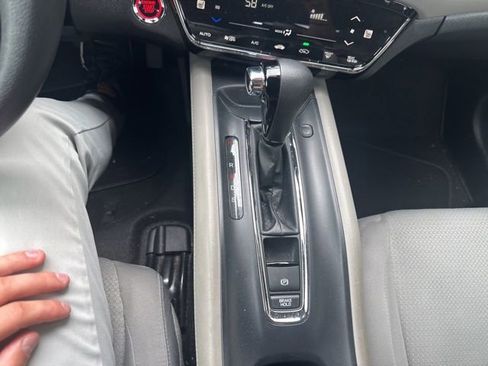 Used 2022 Honda HR-V EX image 9