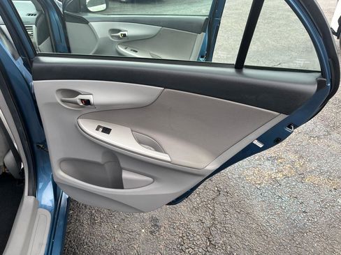 Used 2013 Toyota Corolla LE image 28