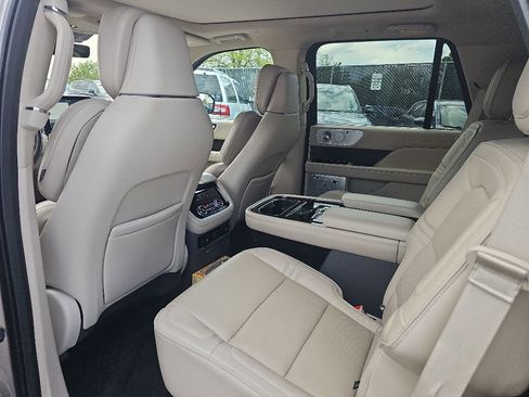 Used 2019 Lincoln Navigator Reserve w/ Cargo Package AWD/4WD image 9