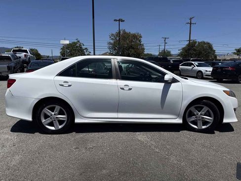 Used 2012 Toyota Camry SE FWD image 3