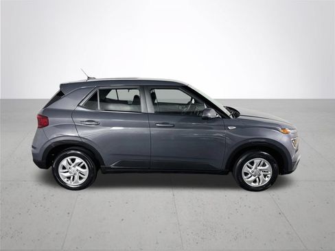 Used 2024 Hyundai Venue SE FWD image 5