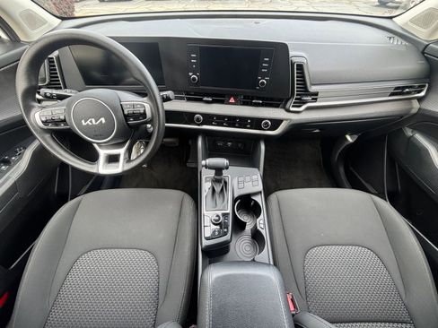 Used 2025 Kia Sportage LX FWD image 32