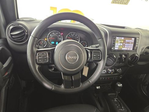 Used 2015 Jeep Wrangler Unlimited Sahara AWD/4WD image 15