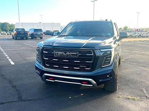 Used 2025 GMC Yukon AT4 Ultimate AWD/4WD image 3