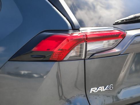 Certified 2019 Toyota RAV4 XLE Premium AWD/4WD image 9