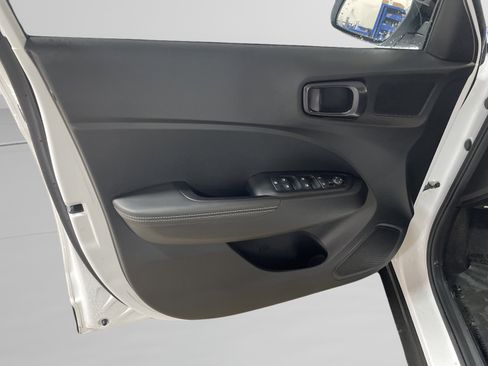 Used 2023 Hyundai Venue Limited w/ Cargo Package image 13