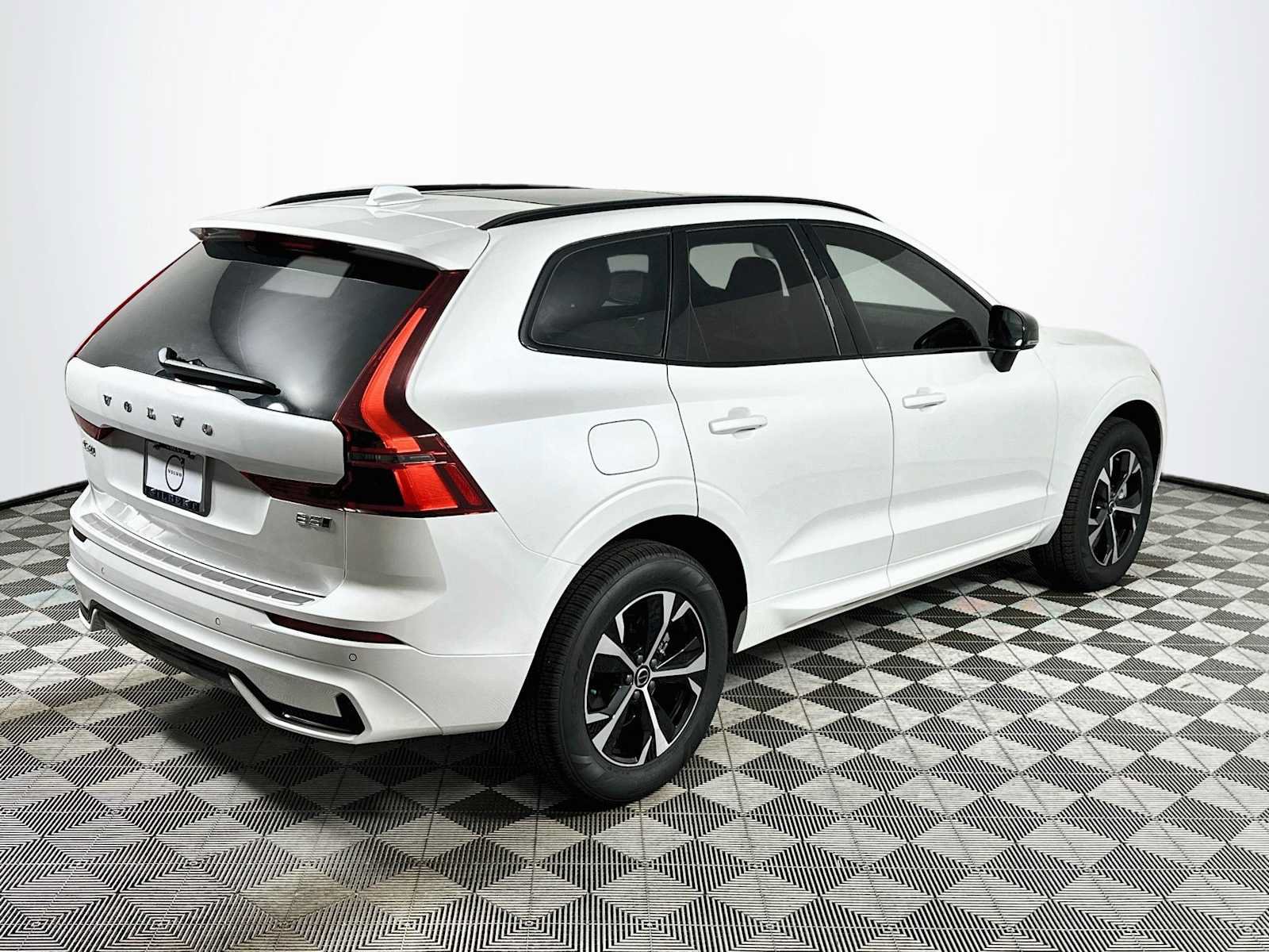 New 2026 Volvo XC60 B5 Core w/ Climate Package PRO AWD/4WD image 7