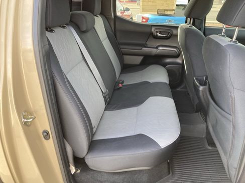 Used 2020 Toyota Tacoma TRD Sport w/ Technology Package image 33