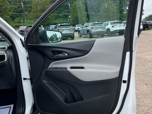 Used 2021 Chevrolet Equinox LS image 27