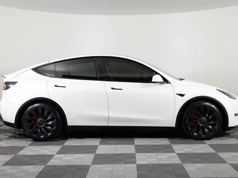 Used 2022 Tesla Model Y Performance AWD/4WD image 9