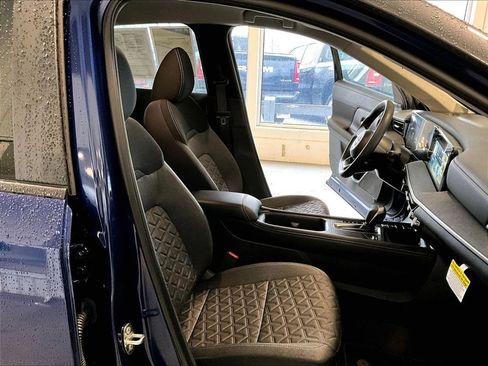 Used 2025 Nissan Kicks SV image 11