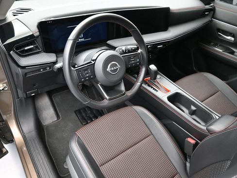 Used 2025 Nissan Kicks SR FWD image 22