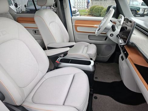 Used 2025 Volkswagen ID. Buzz 1st Edition image 10