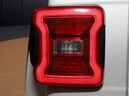 Used 2021 Jeep Wrangler Unlimited Sahara image 12