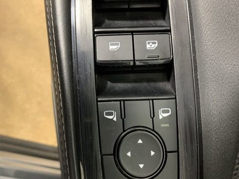 Used 2023 Nissan Rogue SV image 17