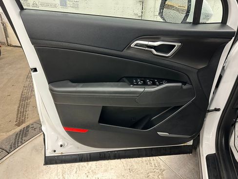 Used 2025 Kia Sportage EX image 20