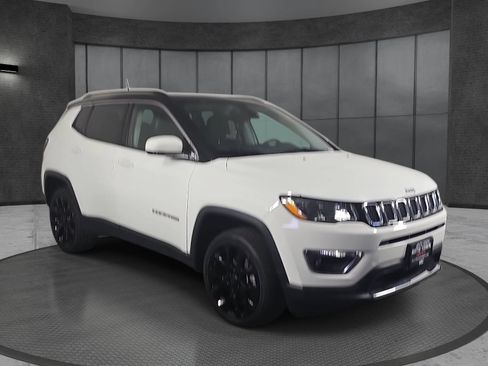 Used 2018 Jeep Compass Limited w/ Navigation Group AWD/4WD image 3