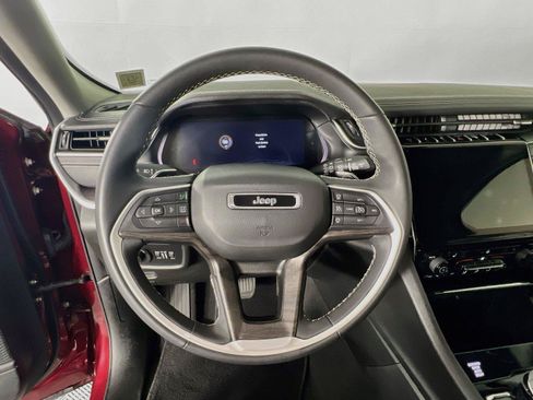 Used 2023 Jeep Grand Cherokee Limited AWD/4WD image 11