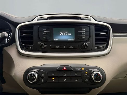 Used 2016 Kia Sorento LX image 25