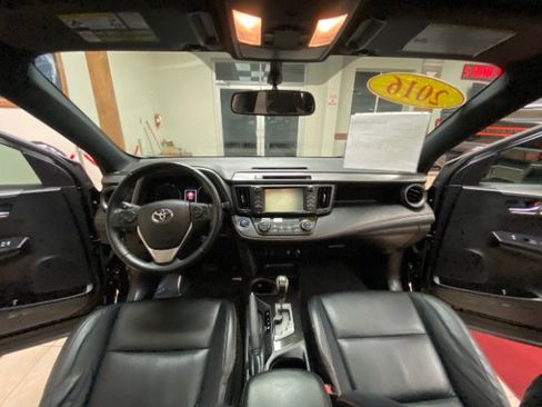 Used 2016 Toyota RAV4 SE image 22