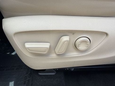 Used 2024 Toyota Highlander Platinum FWD image 27