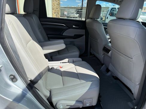 Used 2015 Toyota Highlander Limited Platinum FWD image 15