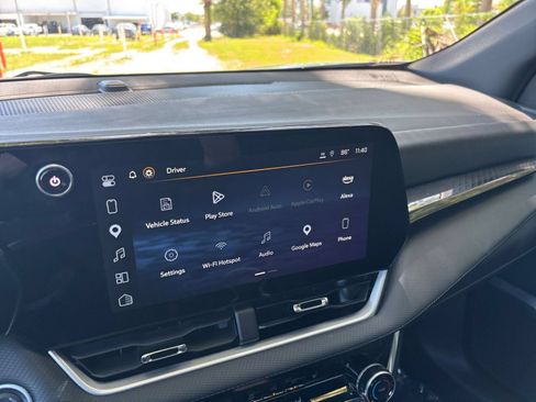 Used 2025 Chevrolet Equinox LT FWD image 17