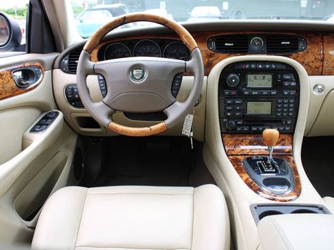 Used 2006 Jaguar XJ8 RWD image 7