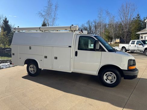 Used 2011 Chevrolet Express 3500 image 7