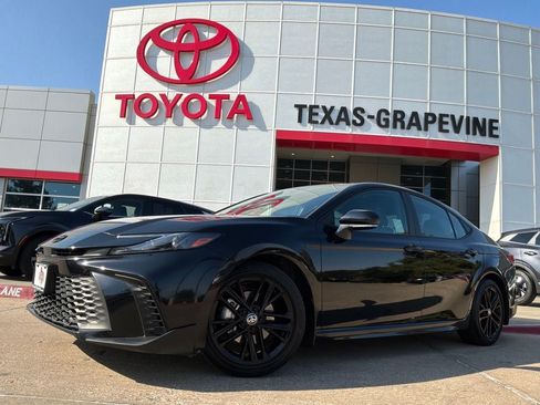 Used 2026 Toyota Camry SE w/ Convenience Package FWD image 2