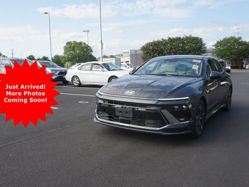 Used 2025 Hyundai Sonata SEL FWD image 1