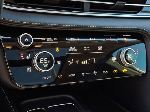 Used 2023 INFINITI QX60 Sensory w/ Vision Package image 17